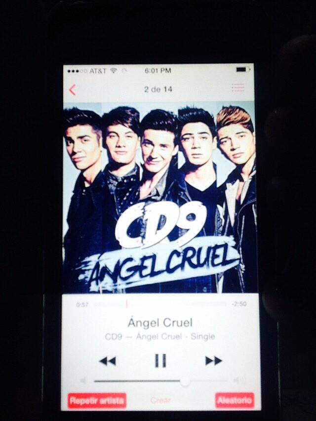 carlafuentesx3's tweet image. Lo que mi mama estaba eschuchando 😮 #codermom