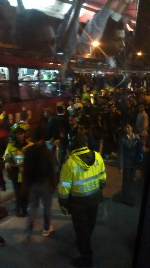 BogotaseMueve's tweet photo. RT @dimanson83:  protesta en ricaurte http://t.co/KOgHWFFNqZ