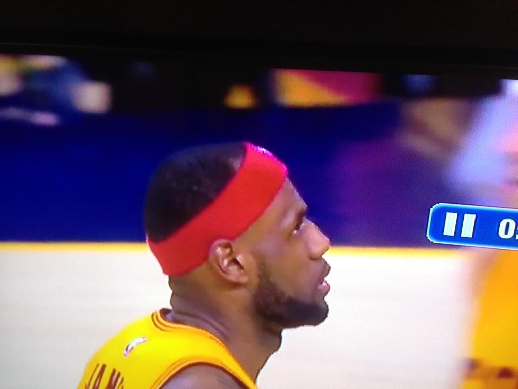 bylAndre_32's tweet photo. The fact that his headband isn't cutting it any more 😂😂 http://t.co/x5sRwR77Wx