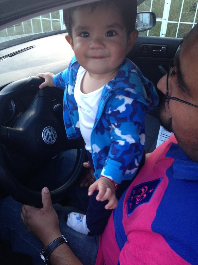 MarleneGMonroy's tweet photo. Extasiado en el volante.... http://t.co/kY2euTnKuX