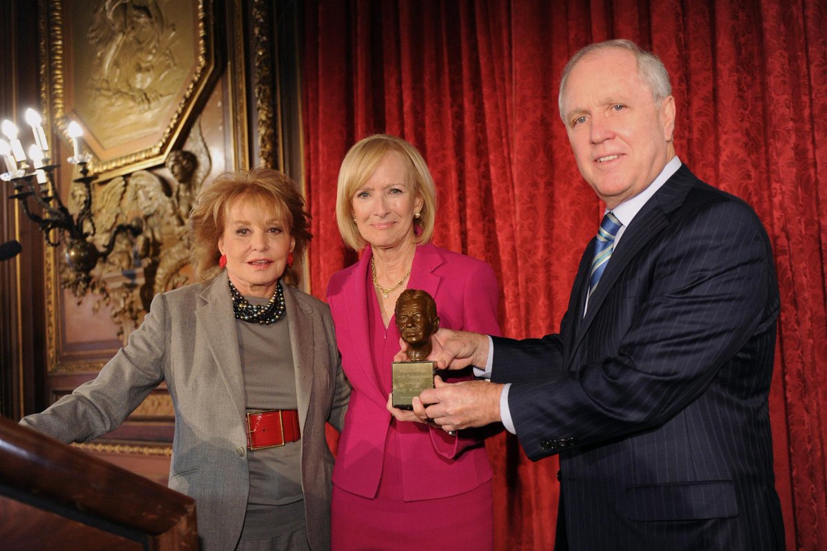 JudyWoodruff's tweet photo. honored by Lowell Thomas award fm @Marist College, thanks to frmr awardee @BarbaraJWalters &amp; Pres Dennis Murray http://t.co/otQS4oHjWD