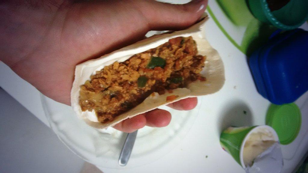 FerCarolei's tweet photo. #VegFer Día 19. Me tentó @lucrevera y me hice unas fajitas veggie. http://t.co/BacVDKUGU3
