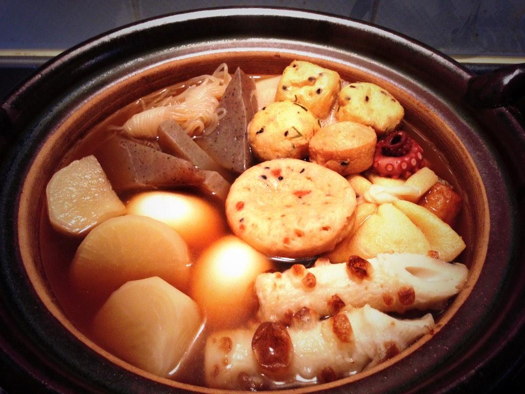 Azko_HomeCook's tweet image. Making Oden, Japanese style soy sauce flavored steamboat with various types of fish cakes, white radish, potato, eggs