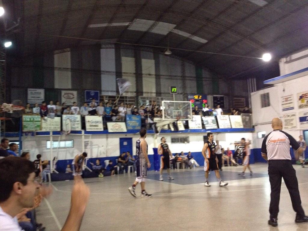 CULP_oficial's tweet photo. #Basquet Gran triunfo de Universitario por 58 a 46 sobre Tolosano. La serie está 1 a 1 #VamosFunebrero #laUsosVOS http://t.co/PytBOhdZwH