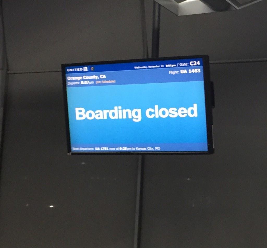 Davidvanderveen's tweet image. why I hate @United. Late connecting flights...and boarded early so they can de-ice and on time. #CustomerLast