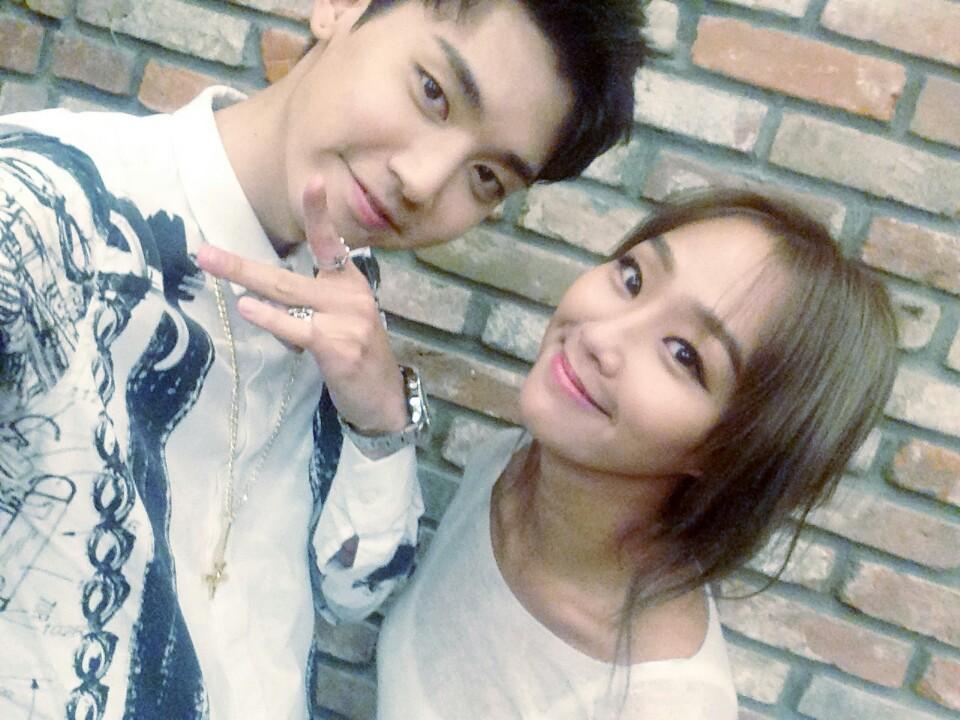 [효린] 곧 정오! #효린 과 #주영 의 #지워 음원이 공개됨과 동시에 오늘 엠카운트다운에서 최초 공개됩니다. 많이기다리셨죠? 깜짝 놀라실거에요♡ 본방사수