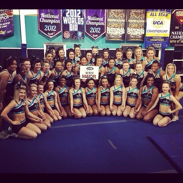 senior__elite's tweet photo. Thanks to @MAJORScheer for filming us tonight!! ❤️ http://t.co/kdxIbvOPW0