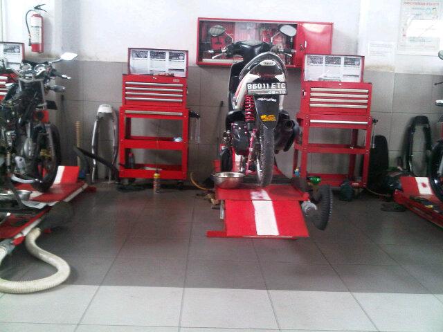 Saat'a service si putih,,!!