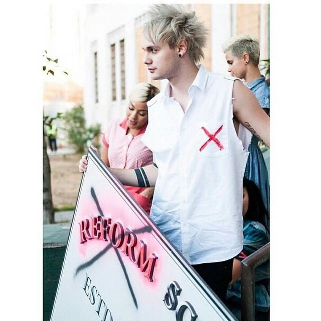 HAPPY 19TH BIRTHDAY MICHAEL GORDON CLIFFORD! Love youu xx  