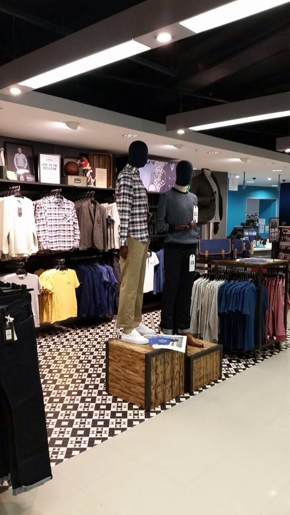klunkett's tweet photo. @robbiewilliams new Farrell launch in @Primark #primark #manchester http://t.co/DBuUHLVOn6