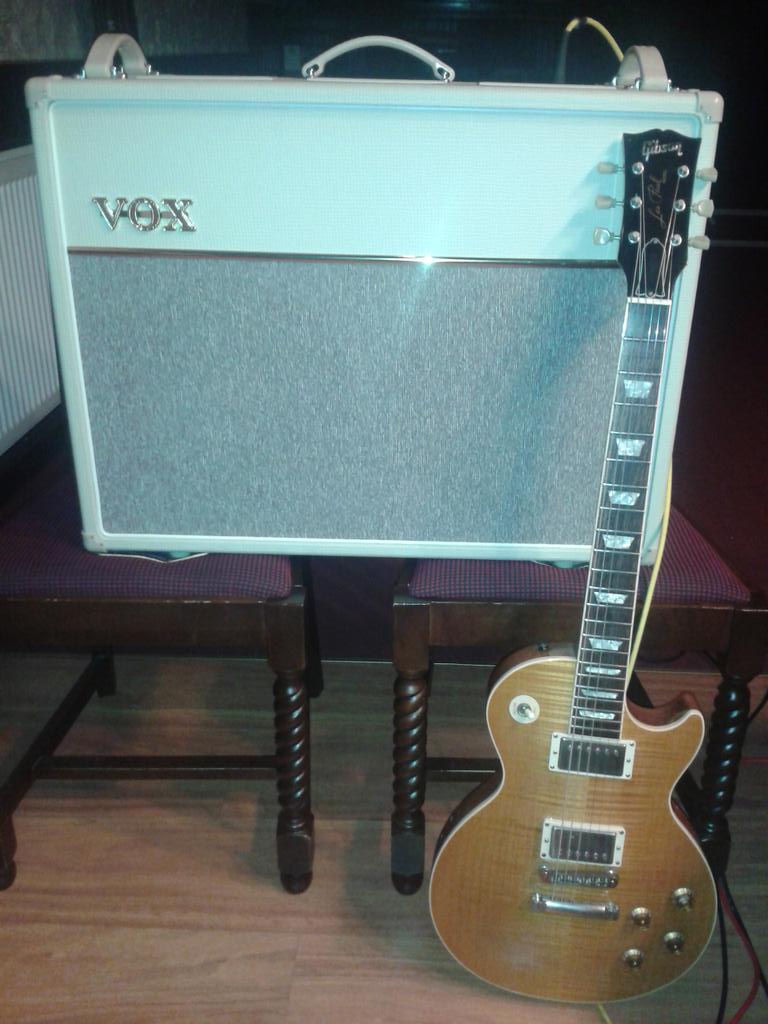 Inside_Out_Rock's tweet photo. First outing at volume with the new @VoxampsUK AC30 and my no.1 @gibsonguitar Match made in heaven,sheer bliss! http://t.co/x4a8arH7Rr