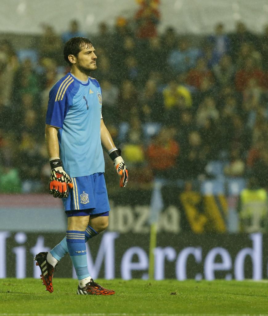 marca's tweet photo. La afición lo tiene claro: Casillas es mejor que Neuer http://t.co/P0yXQuIeRS http://t.co/0zApBCOBij