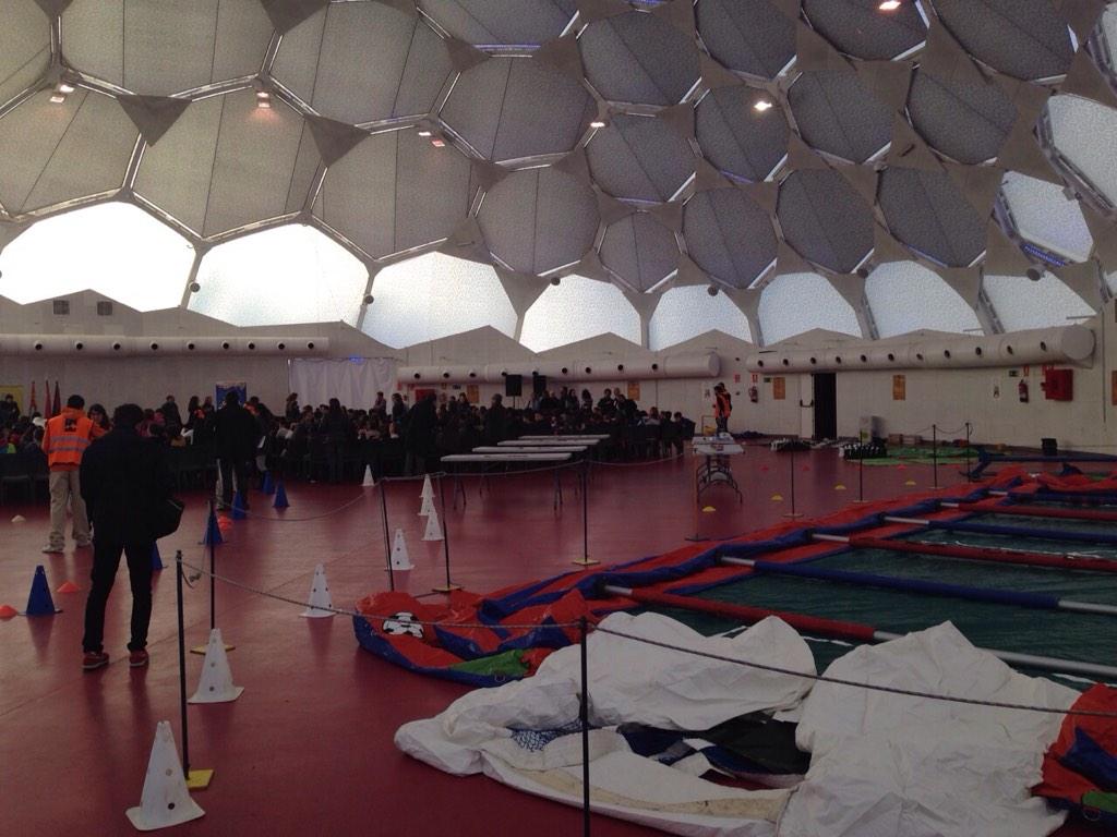 Hoy esperando a comenzar la actividad de los derechos de la infancia en #Valladolid #CupulaDelMilenio