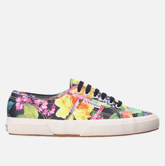 It's almost time to kick off the weekend. Why not do it with floral feet? glamour.co.za/2014/11/glamou…