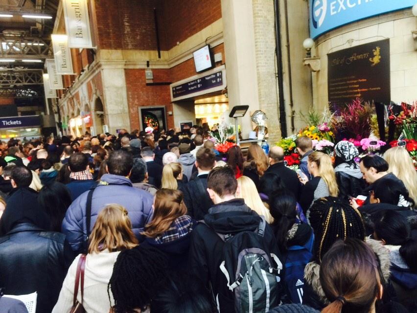 Metabunker's tweet image. The joys of a morning commute into Victoria #avoidit