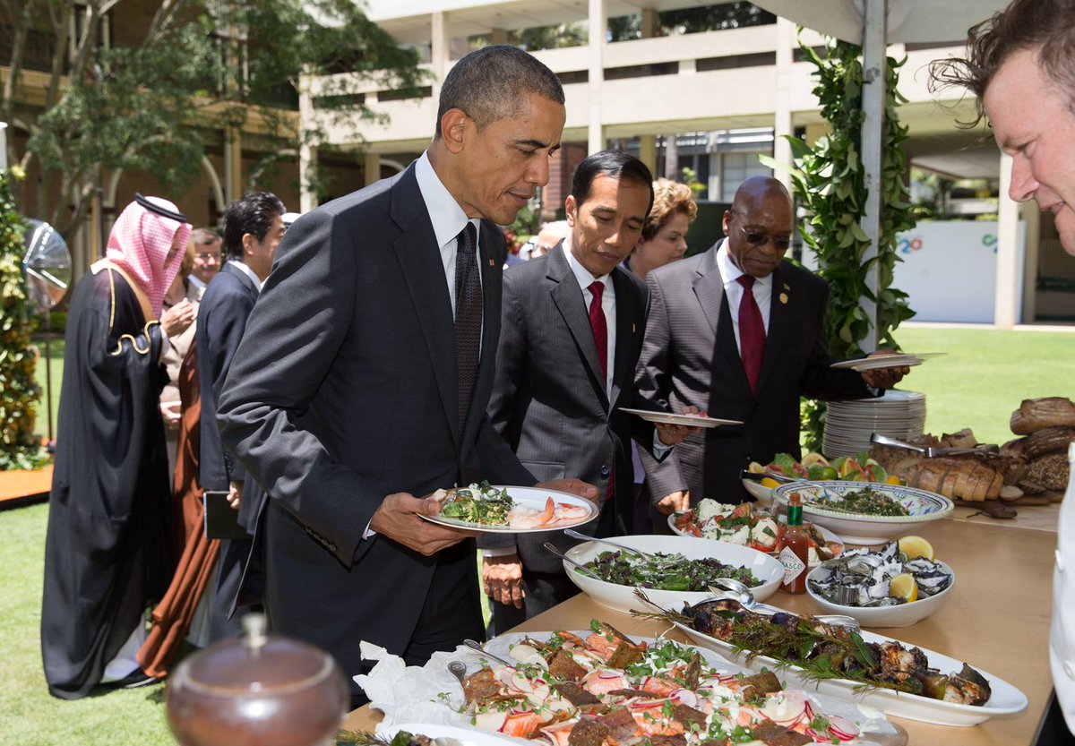 JessHinchy's tweet photo. It's a good day if you have @BarackObama coming back for seconds! #Brisbane chef chuffed http://t.co/jS4ie8Jdxm #food http://t.co/thUKzXWjtt