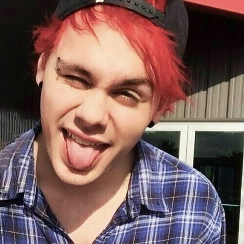 HAPPY BIRTHDAY MICHAEL GORDON CLIFFORD!I LOVE YOU SO MUCH! stay awesome   