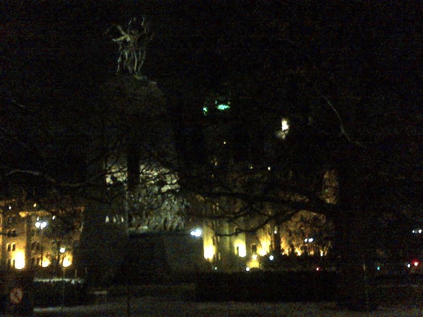 LightUpYellow's tweet photo. Ottawa's Parliament Building and Tomb of the Unknown Soldier in yellow tonight. #LightUpYellow http://t.co/Fbe3QYNKsD