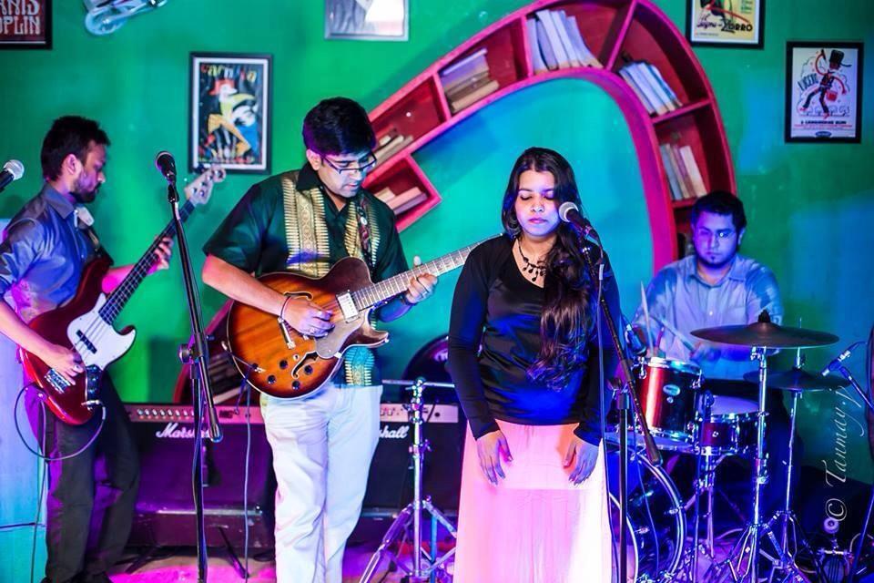 cndspeakeasy's tweet photo. @SlapdashTavern playing this Saturday! Drop by if love to sing along with your dram! #cndspeakeasy http://t.co/SBFr3uxRkt