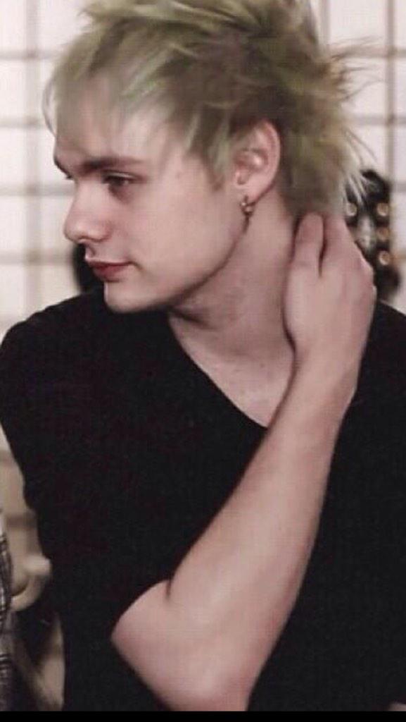 HAPPY BIRTHDAY TO THE BOY WHO MAKES ME HAPPY ALL DAY EVERYDAY ILYSM MICHAEL GORDON CLIFFORD       