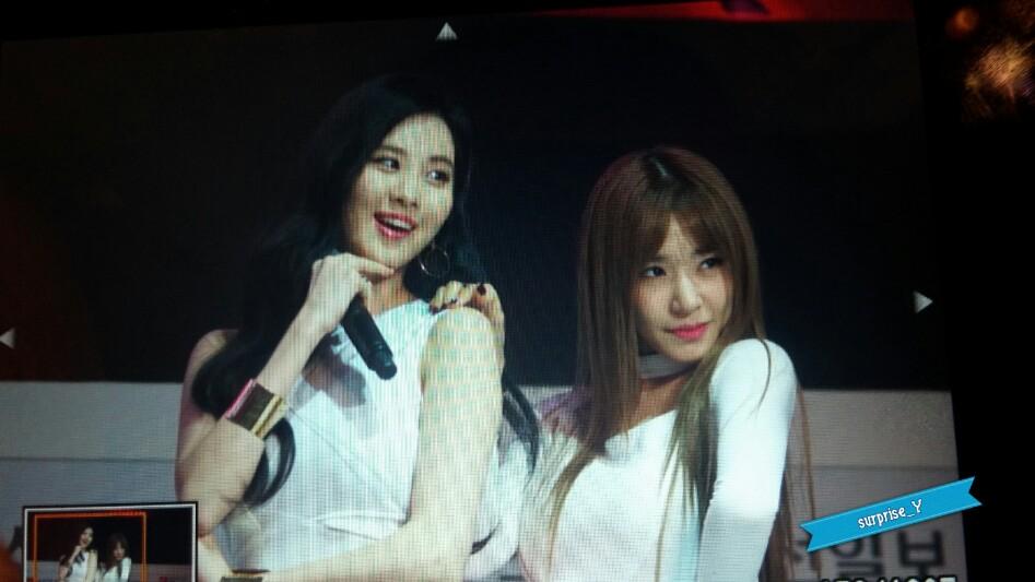 RV_SWendy's tweet photo. "surprise_Y: 141120 티파니, 서현-글로벌 리더스 포럼 2014 preview '현티 댜릉해?' ㅋㅋㅋㅋㅋ http://t.co/UiSPV2V5r8"
