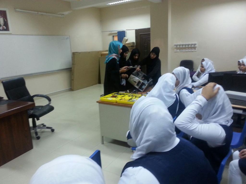 thoufeeqas's tweet photo. @mec_pics 
PC Assembly activity at South Al Mabella School  For Girls http://t.co/Ydm8ICo8nj