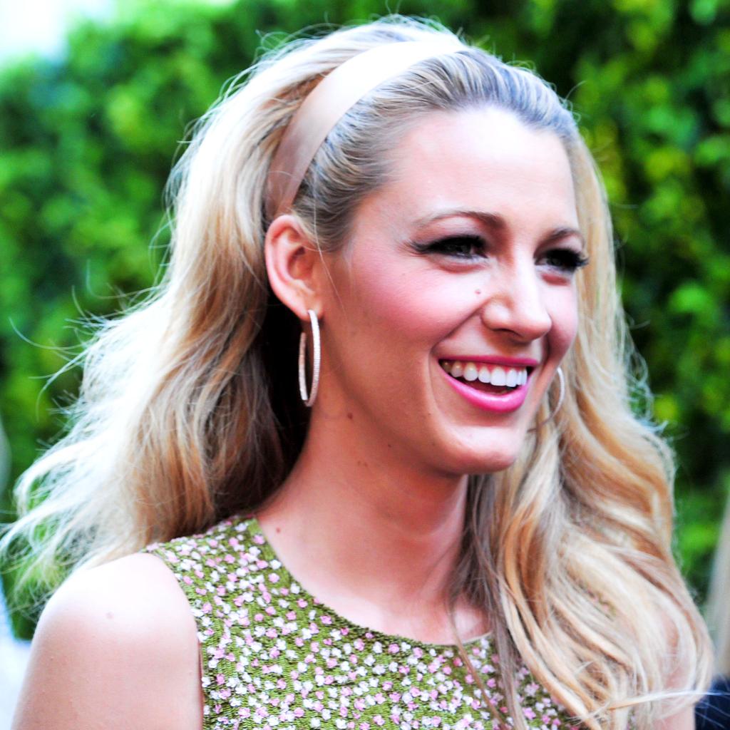 '60s hair is back and better than ever—here's 16 ways to style it: hbazaar.co/6011so4H