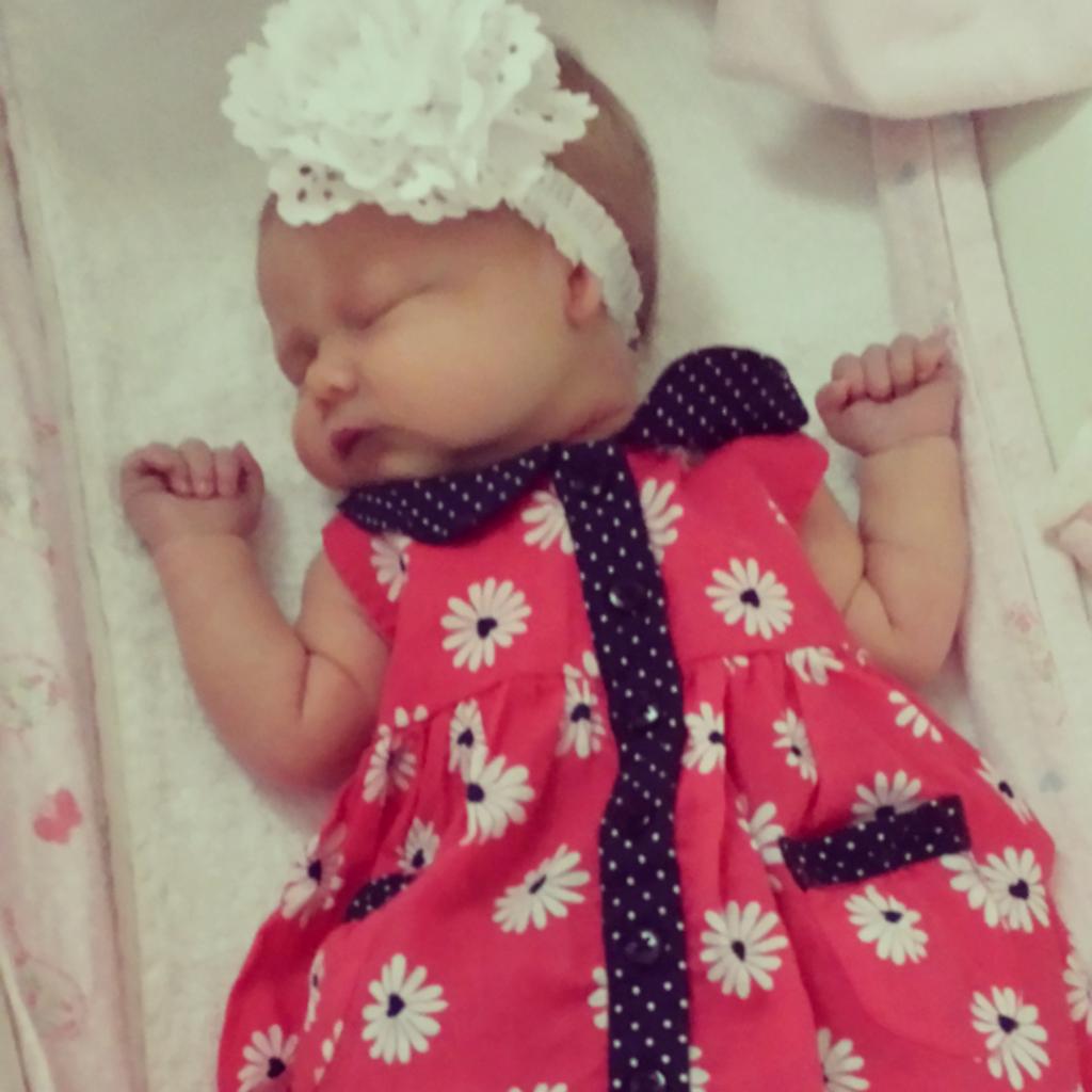 sezzle1991's tweet photo. @DeltaGoodrem a week ago today I gave birth to the cutest baby ever & named her after you! #thosecheeks #gracedelta β‘ http://t.co/VlNvNTiAmE