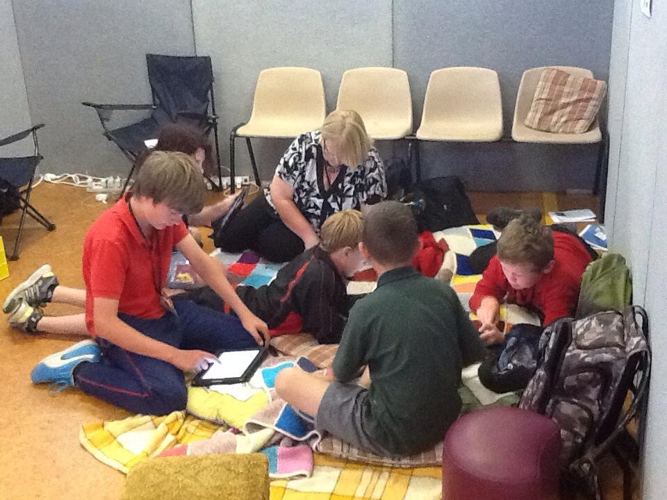 kiwiallana's tweet photo. What happens when 6 primary/secondary schools come together for two days of ICT workshops? The magic of #digifest! http://t.co/Di4SRDylJL