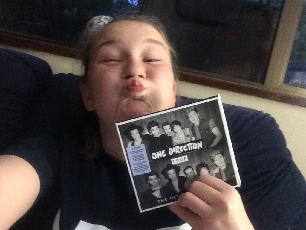 sarahd_tralala's tweet photo. WOOOP WOOOOP @onedirection #FOUR #FOUROutNow #FOURRelease http://t.co/wmOhH3znao