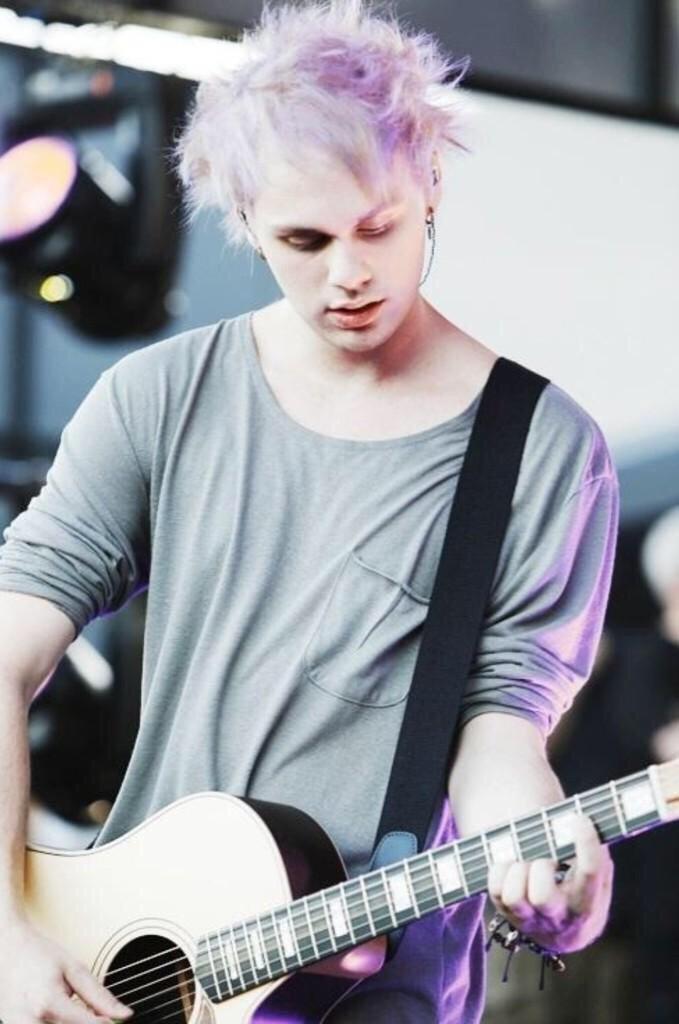 Happy birthday Michael Gordon Clifford youre 19 now you idiot. 