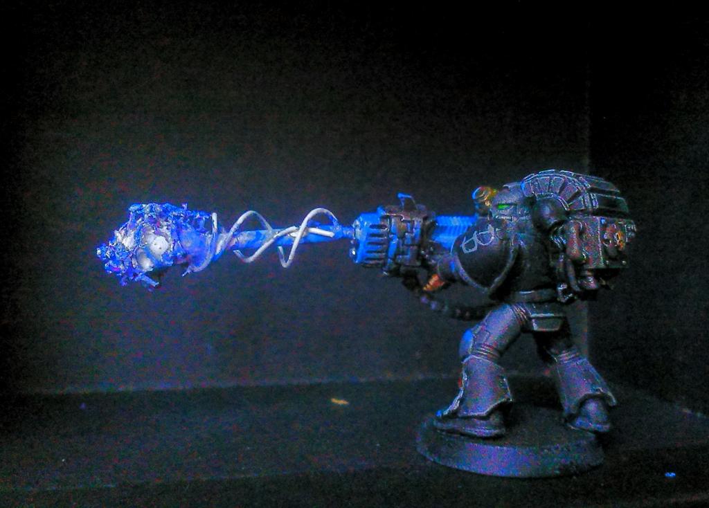 Reamelish's tweet photo. Workinprogress, backlighted plasma effect, mk2 will have improvements #warmongers #Wh40K http://t.co/uKMxSsdN4X