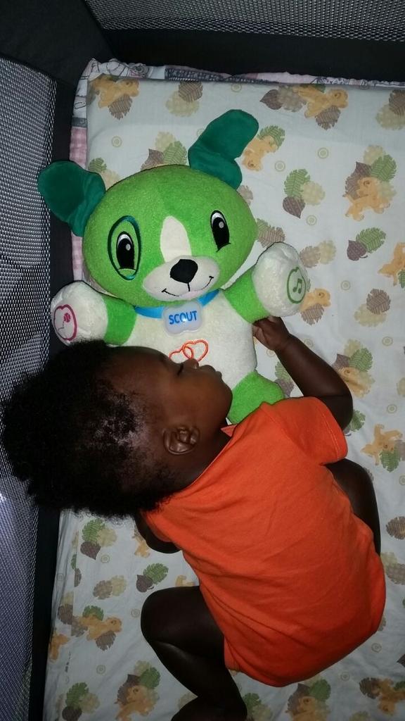 mthompson4eva's tweet photo. Lil MJ sleeping so peaceful http://t.co/N1Bjdt1ohb