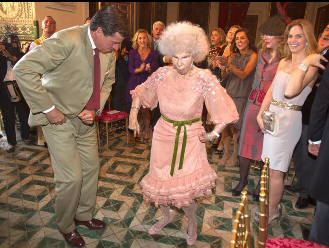 lauscn's tweet photo. Que te quiten lo 'bailao'! Qué grande has sido, Duquesa! D.E.P. Cayetana de Alba http://t.co/FuPISkGwvI