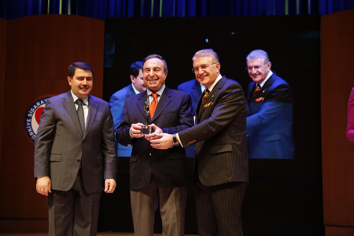 dila_unlu's tweet photo. '15. İnsanlığın Gerçek Dostları Ödül Töreni Gerçekleştirildi' - @drmaydin @SigaraylaSavas http://t.co/nHg9QbgbYJ http://t.co/eAGkYej5Ak