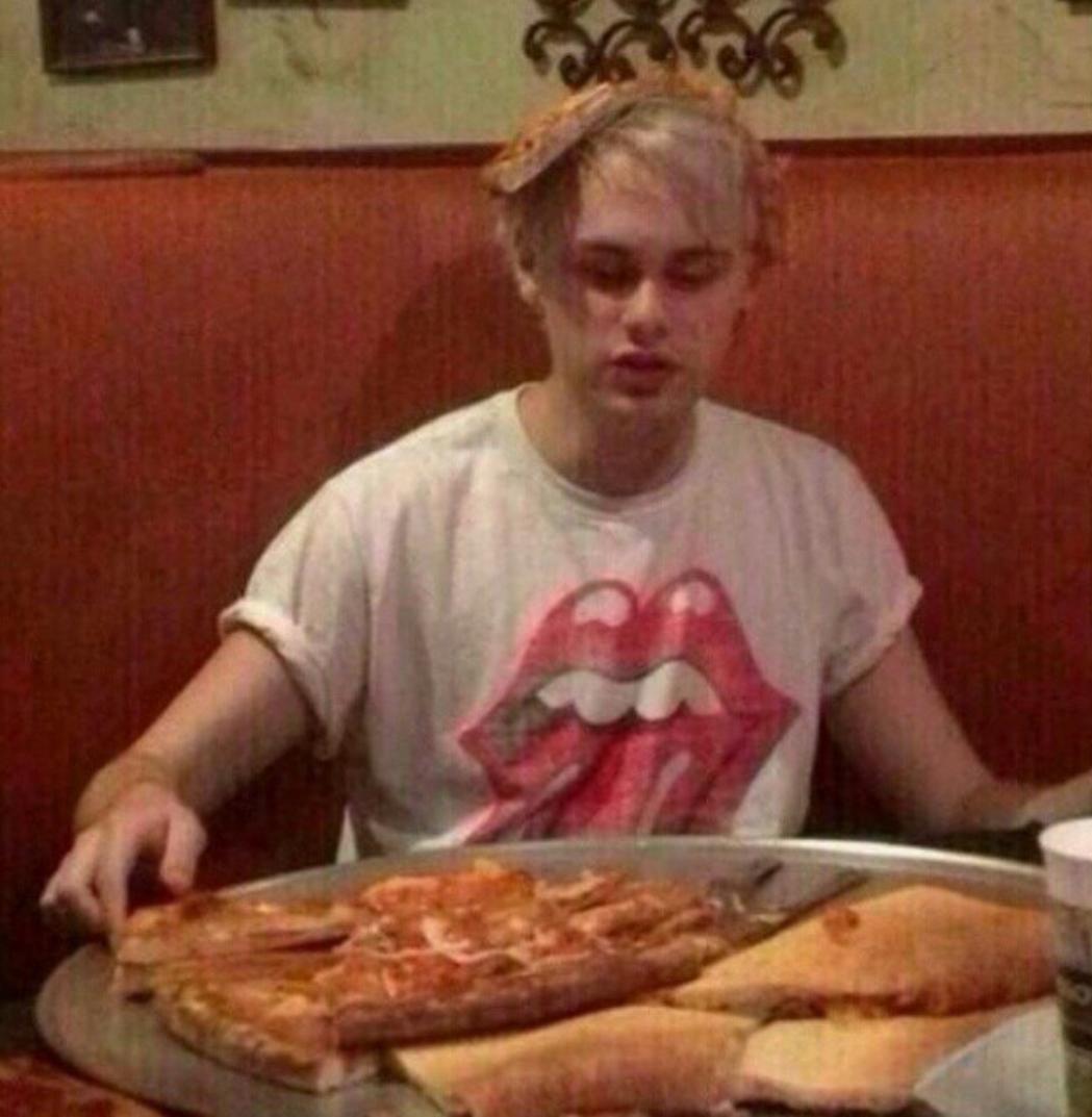 Happy birthday to my pizza addicted, Michael Gordon Clifford  From 5SOSFAM 