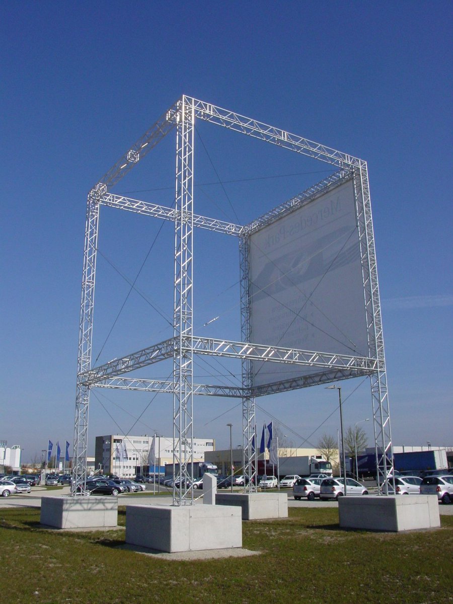 Microtruss's tweet image. Heel GROOT..... dat zie je niet over het hoofd!