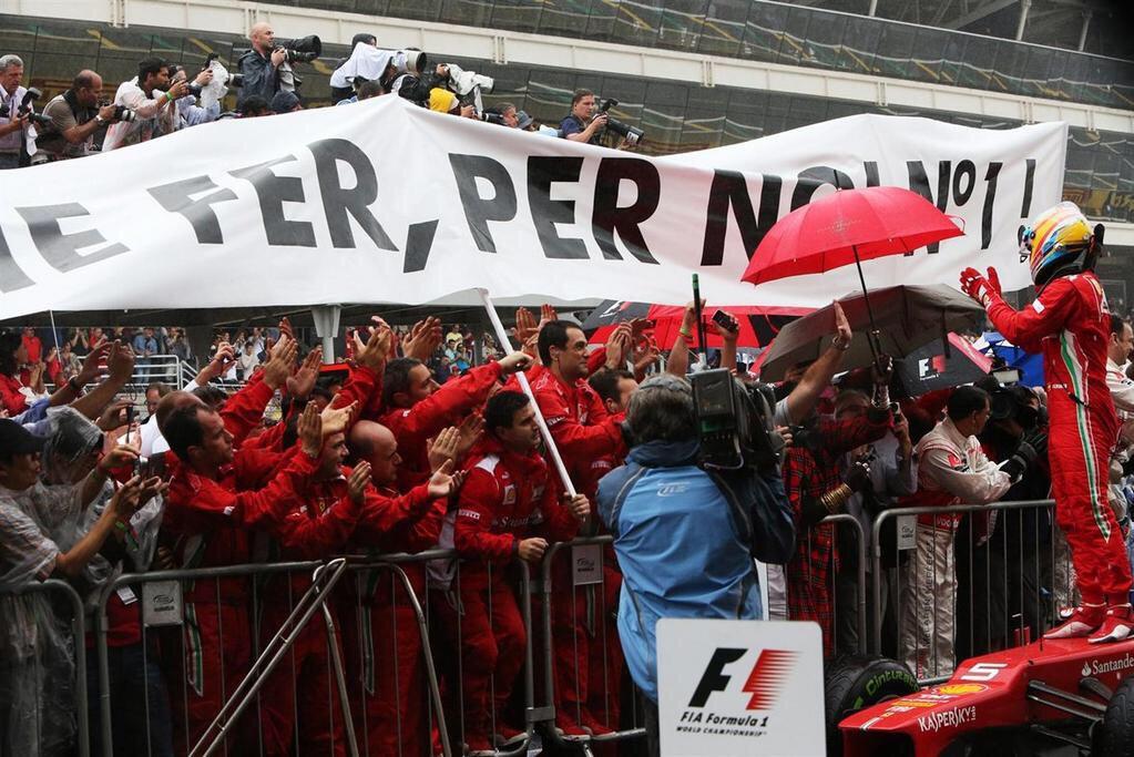 alo_oficial's tweet photo. Pilota Ferrari. Una esperienza. Un orgoglio. Grazie http://t.co/iyPdLuPPZ9