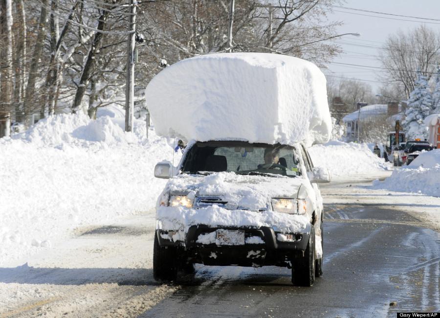 HuffPostUK's tweet photo. Staggering pictures show New York transformed under 'wall of snow' http://t.co/5vGaqPbIUl http://t.co/bWV6CuKmP6