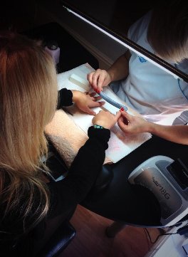 BeataNailsBath's tweet photo. I'm giving away a FREE Gelish Manicure at 2pm today!!! **Just follow, RT &amp; Call 07875334948 to WIN** http://t.co/WGURQokQJQ