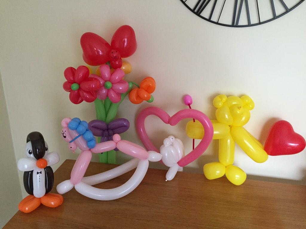 JoeyJackBauer's tweet photo. Just made a few balloons for a friends birthday. Hope she likes them...🎈🎈🎈 http://t.co/K7nyK8z860