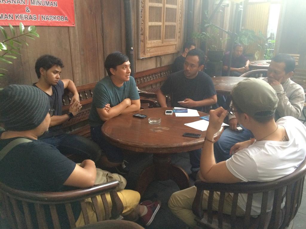 SonyMusicID's tweet photo. Di Jogkakarta @yovieandnuno juga melakukan temu wartawan bercerita ttg single #TanpaCinta dr alb. #StillTheOne http://t.co/xYv17UgEzC
