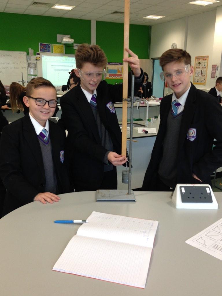 MissFinan's tweet photo. 8h/sc1 Forces unit. Discovering Hooke's Law @NewmanRCCollege #IgnitingCuriosity http://t.co/6FFiuzoGIJ