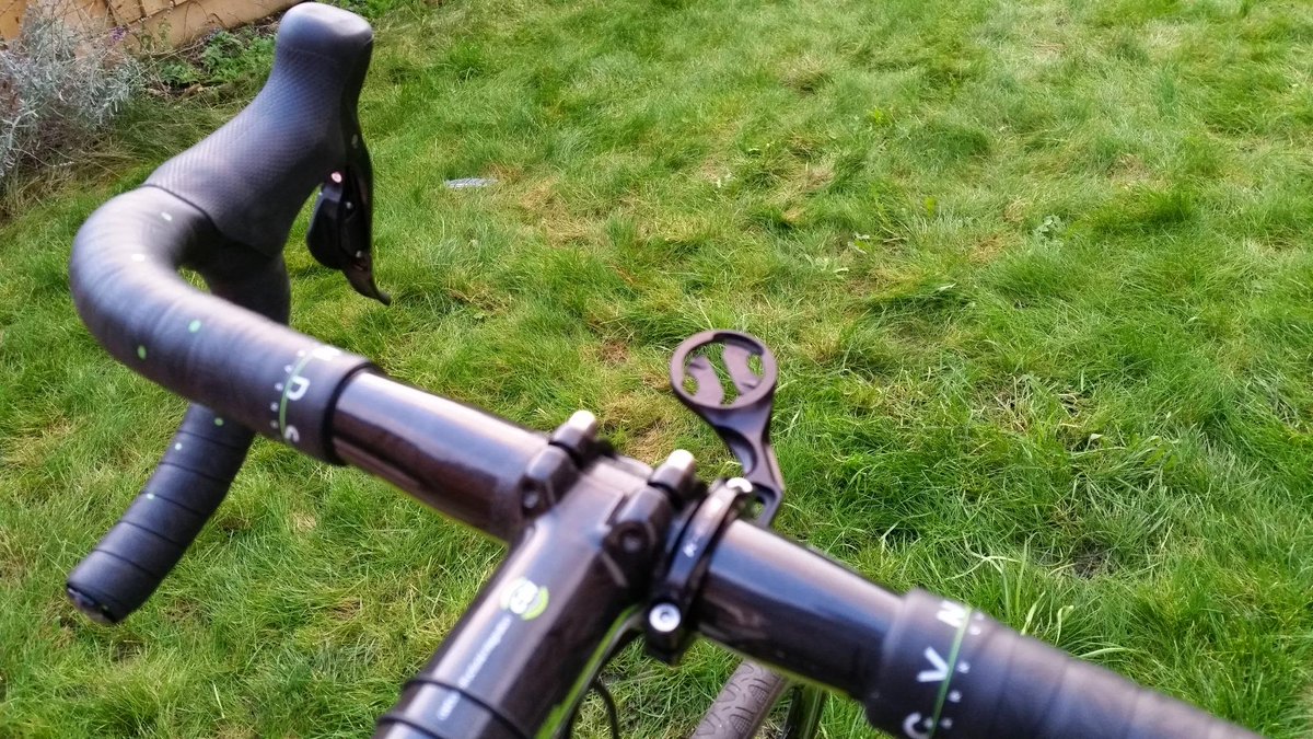 ManVsBike's tweet photo. Q for @MarkCavendish: Will my new @cvndsh bar tape make me #ProperFast? @skyvelo http://t.co/2XzjzdGeKS