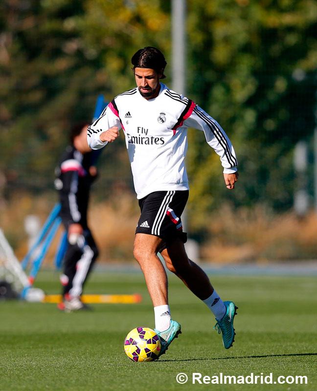 realmadrid's tweet image. El equipo continuó preparando el partido contra el Eibar #HalaMadrid