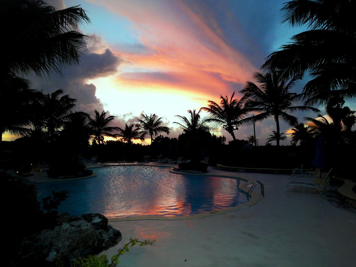When pink, blue and yellow comes together. #sunset #turksandcaicos #islandlife #tropical #beach #resort <a href="/NWPResort/">NorthwestPointResort</a>