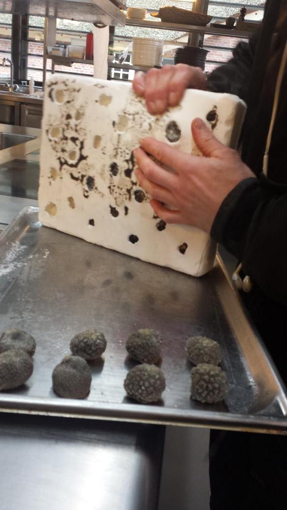 AlainAdriaanse's tweet photo. Hoe maak je Aceto Balsamico Truffels http://t.co/V8qRfXWc2S