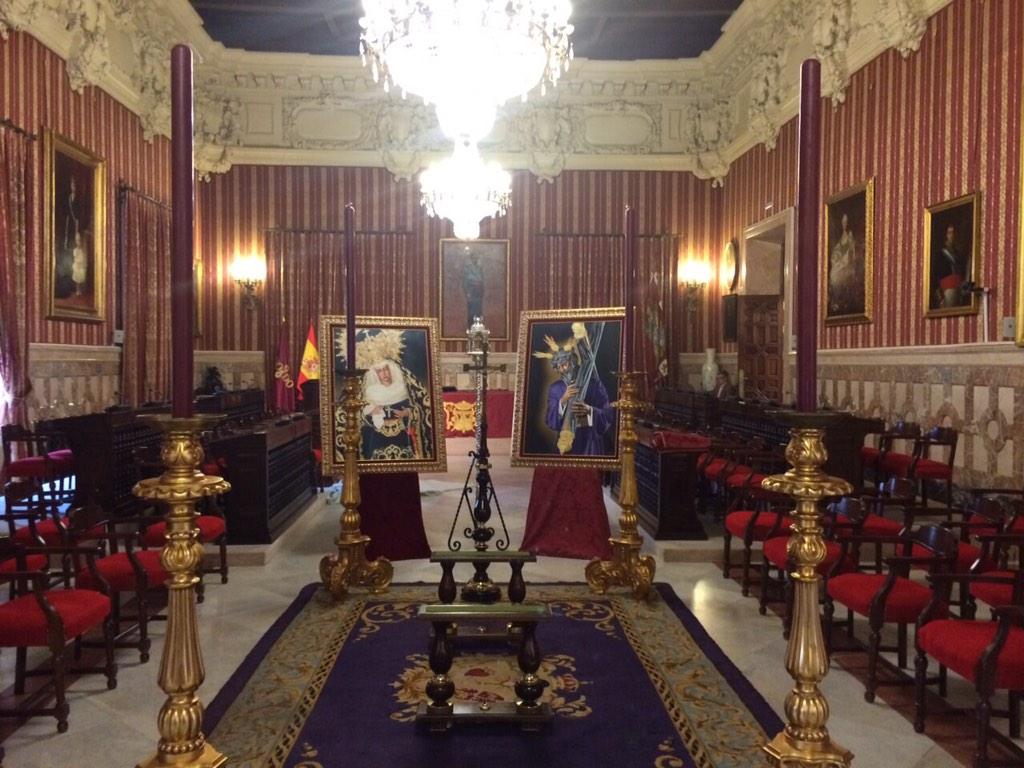 SevillaSemSanta's tweet photo. "@elllamadorcsr: Los Titulares de los Gitanos escoltarán el féretro de la duquesa de Alba." http://t.co/MrkHtPoCN5