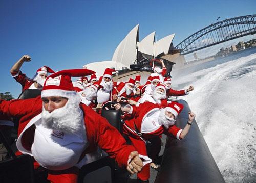 XmasOceania's tweet photo. ¿Cómo es la Navidad en Oceanía? Mientras que el hemisferio norte se hiela, el sur, se derrite.  #XmasinSidney http://t.co/Tp7d9fsblj