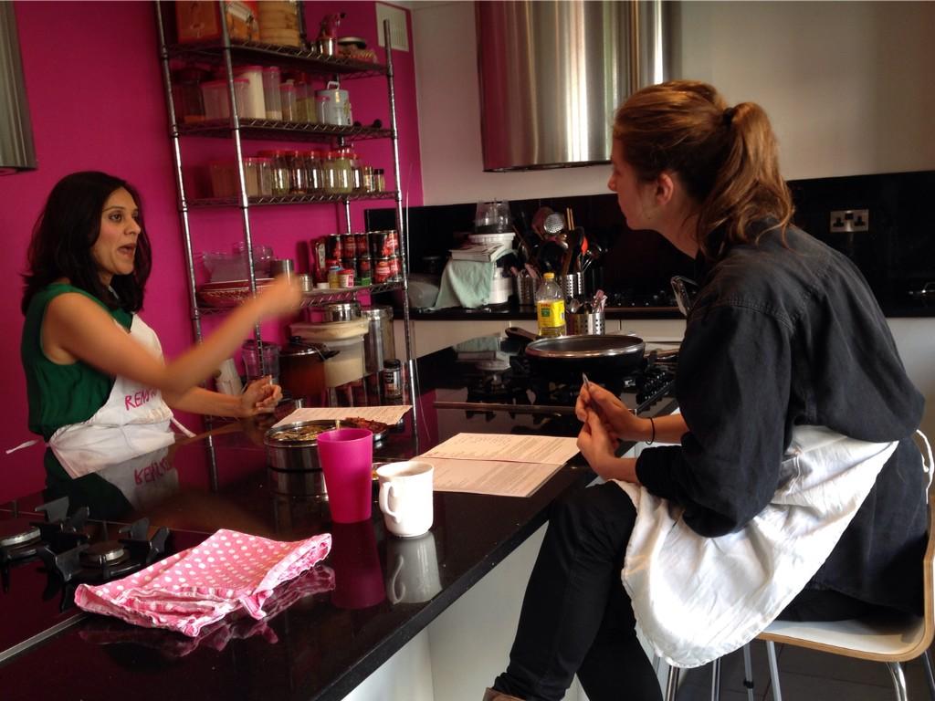 renskitchen's tweet photo. Monica from @lovemycourse making a video for the website.
#indiancookingclasses #curry http://t.co/S0AFH6ZiVp